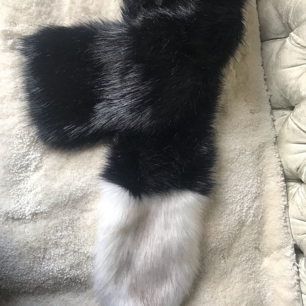 Faux fur stole black and white